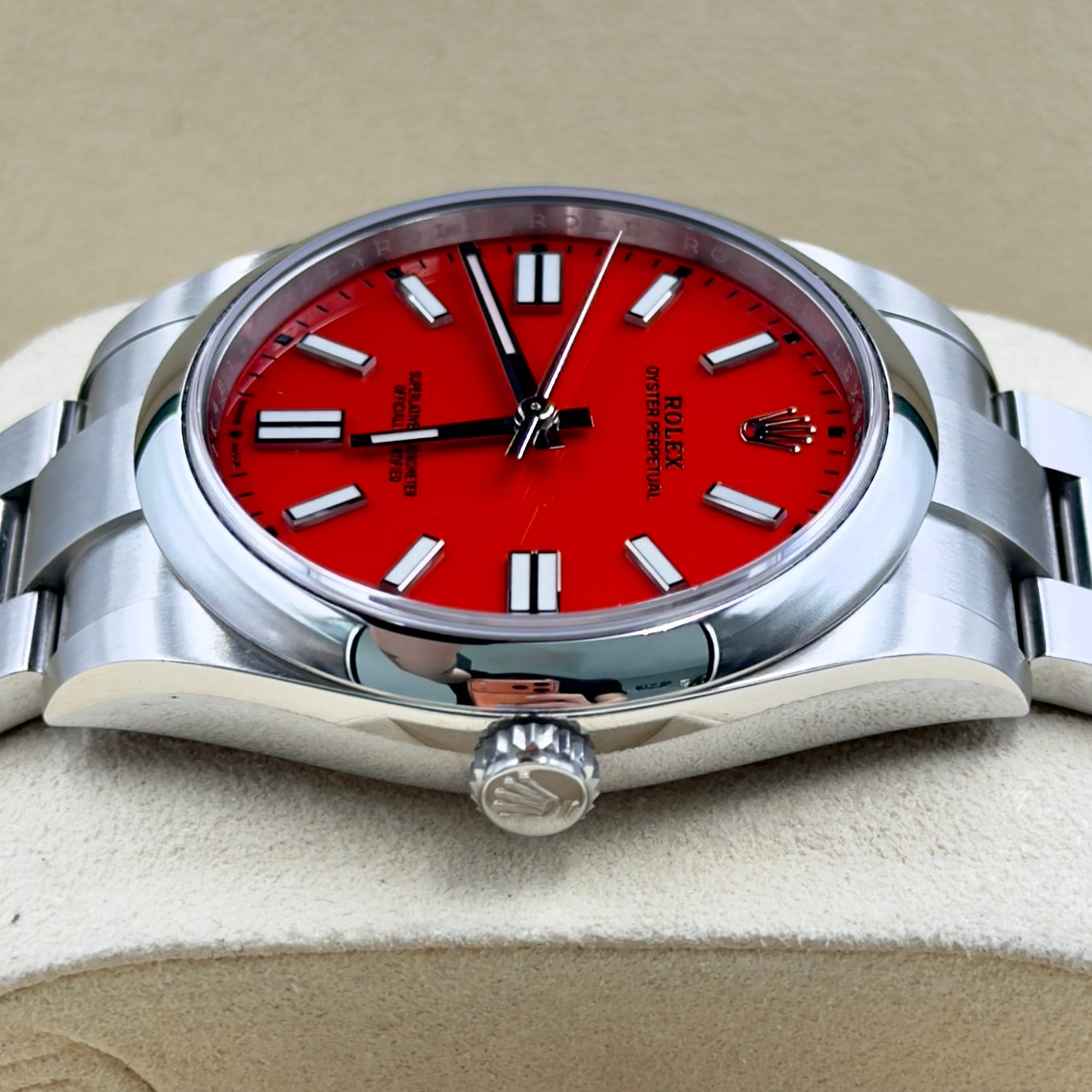 Rolex Oyster Perpetual 41 Coral Red 124300 Full Set (2021)