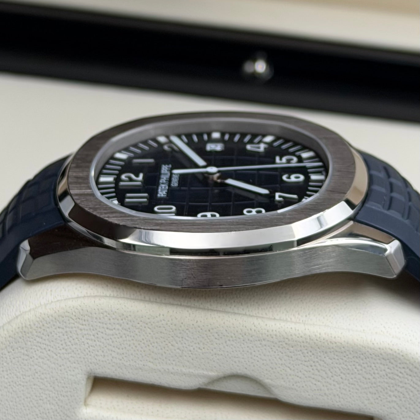 Patek Philippe Aquanaut Blue Dial and Strap 5168G-001 - Full Set (2023)