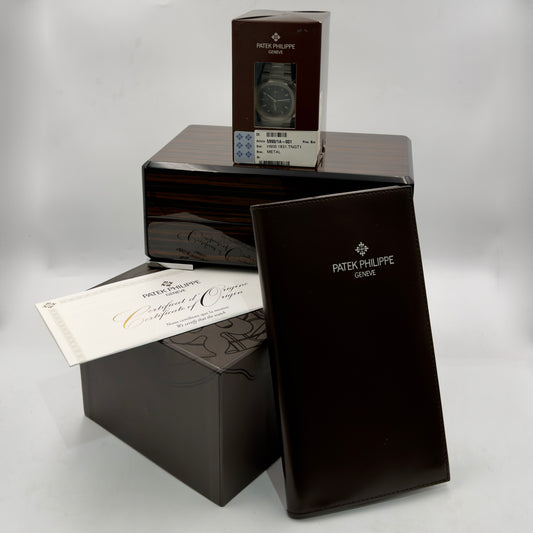 Patek Philippe Nautilus 5990/1A-001 - Full Set (2018)