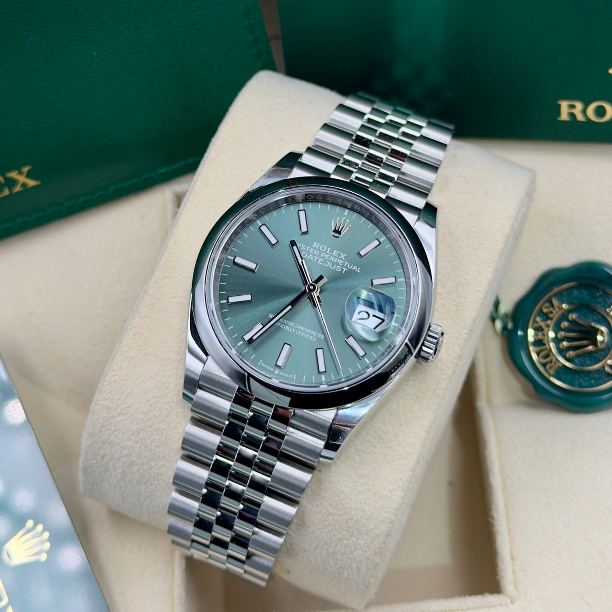 Rolex Datejust Mint Green Smooth Jubilee 126200 - Full Set (2026)