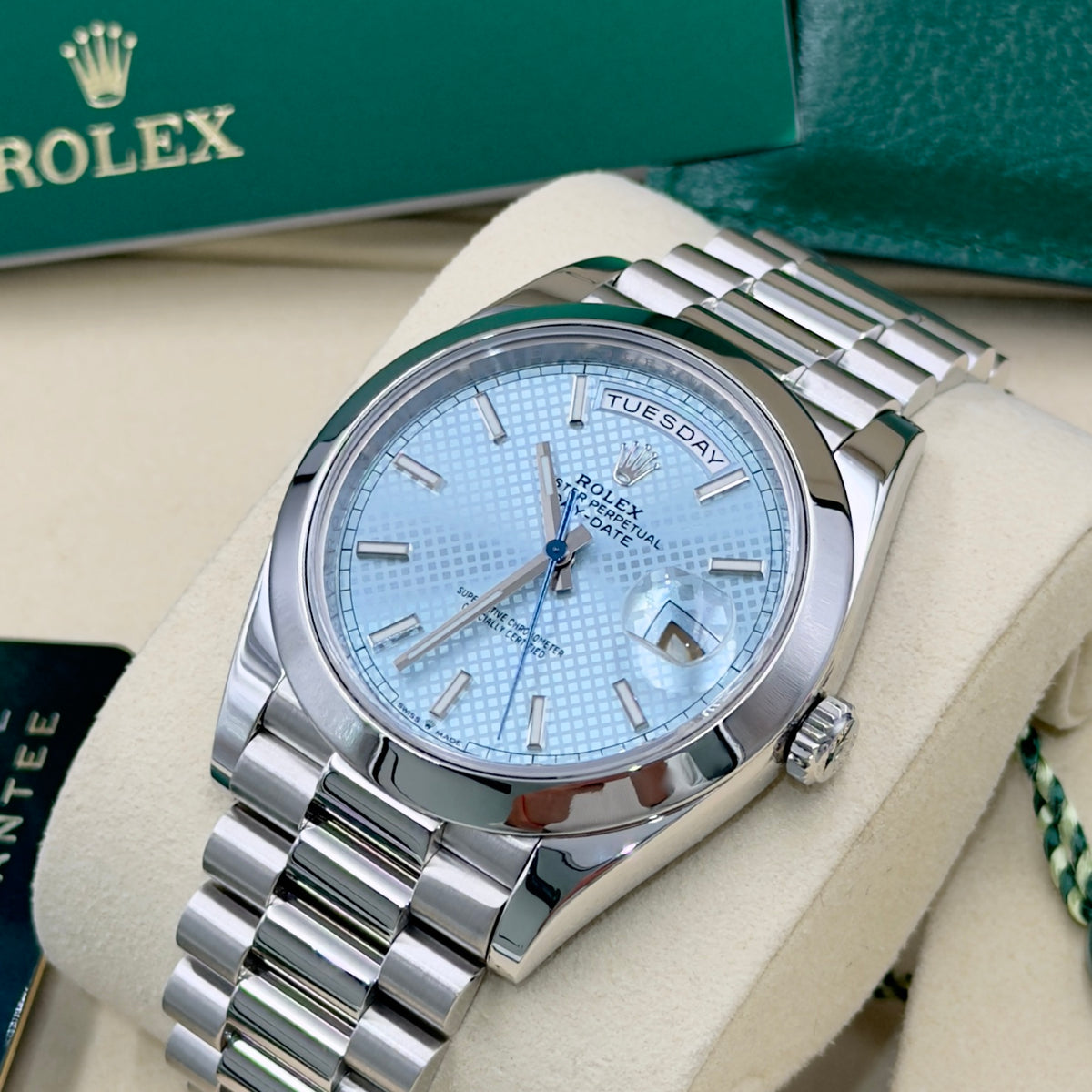 Rolex Day-Date Platinum Motif 228206 - Full Set (2020)