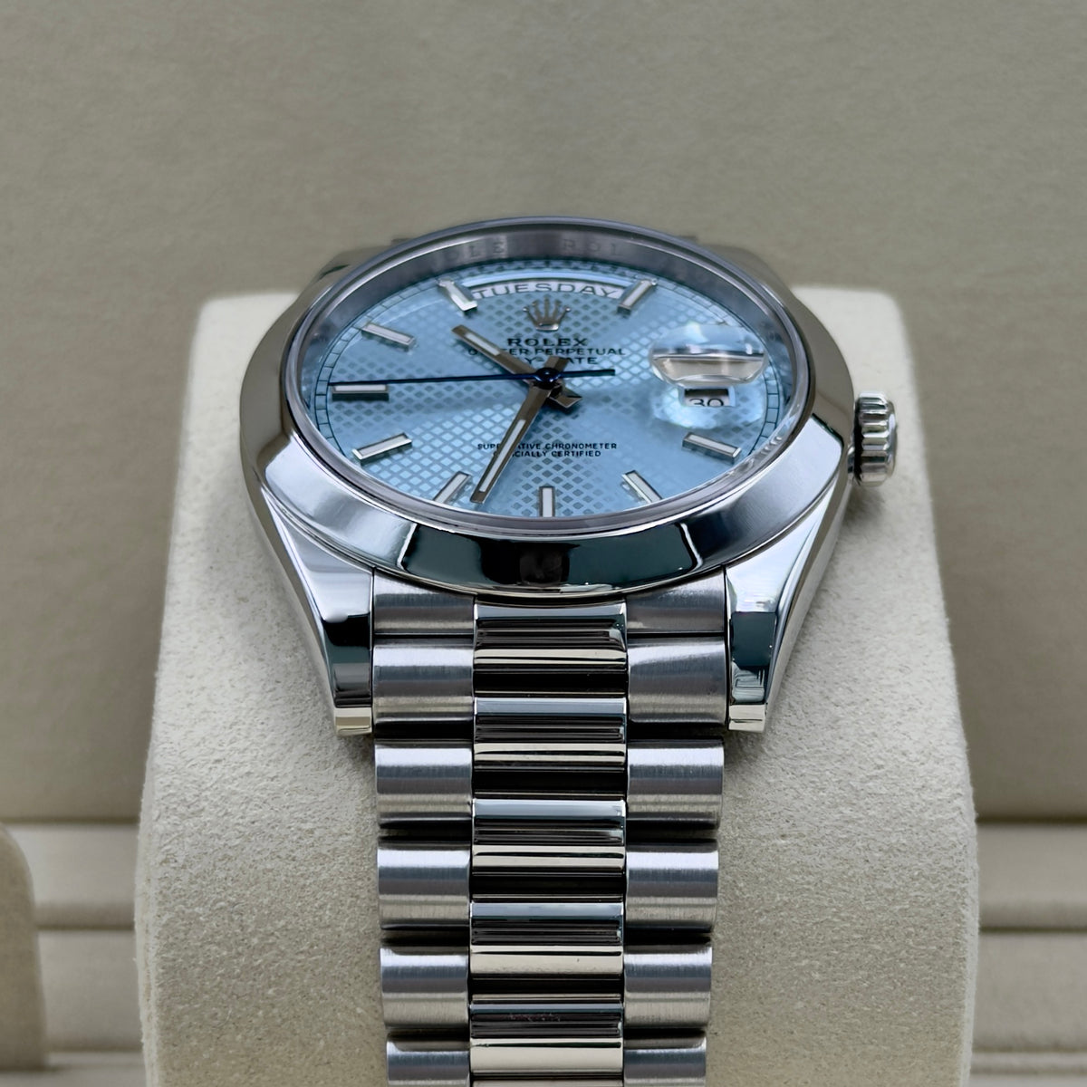 Rolex Day-Date Platinum Motif 228206 - Full Set (2020)