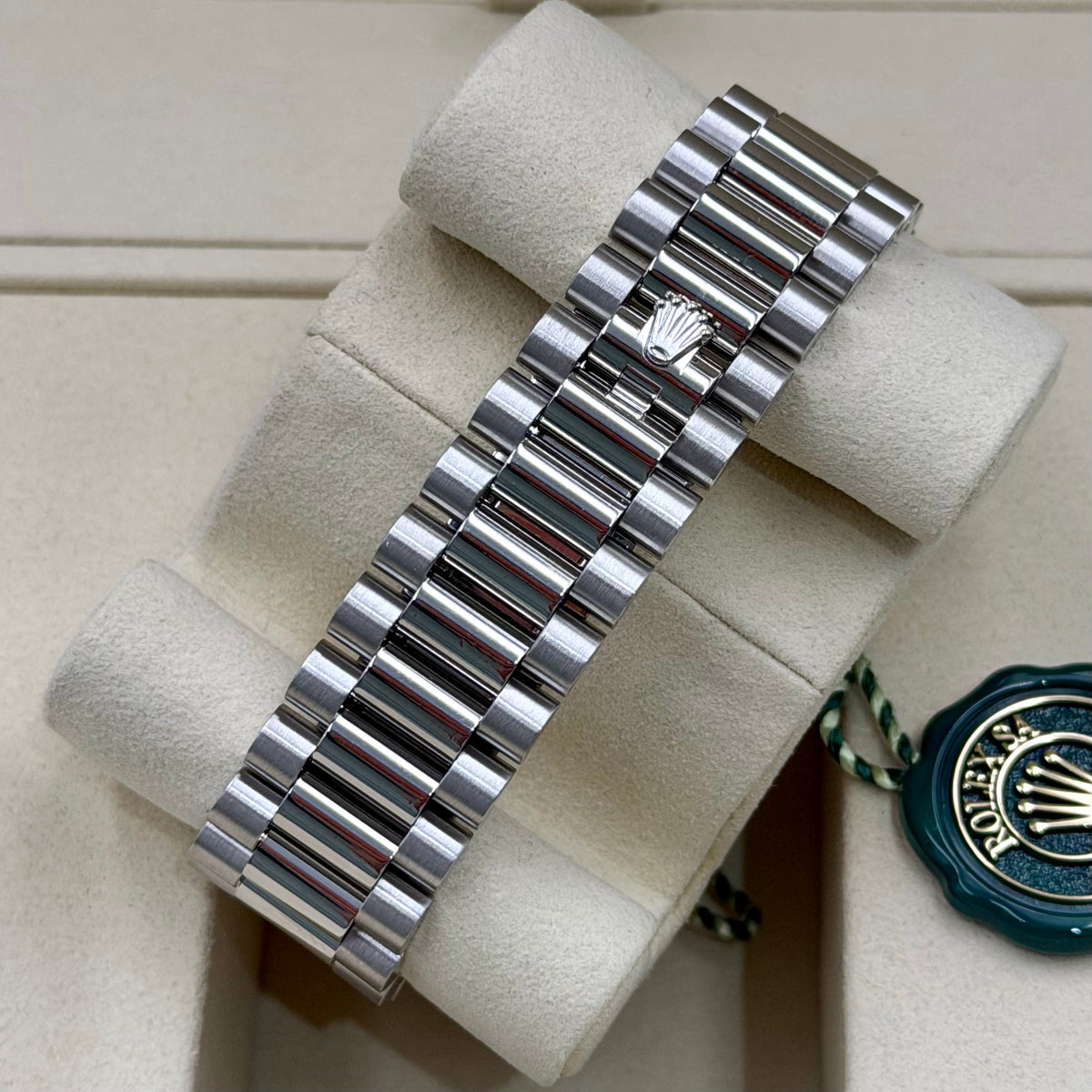 Rolex Day-Date Platinum Motif 228206 - Full Set (2020)