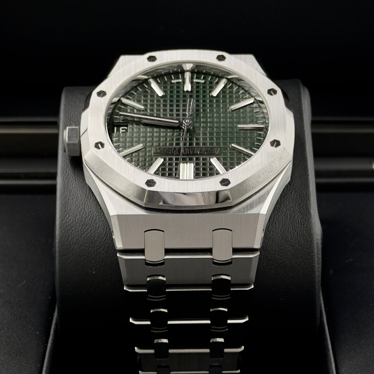 Audemars Piguet Royal Oak "50th Anniversary" Green Dial 15510ST - Full Set (2022)