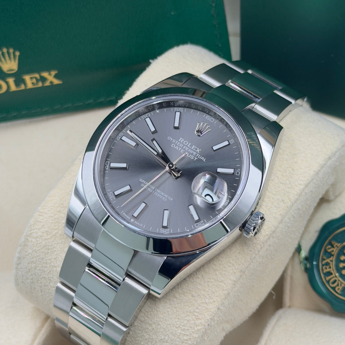 Rolex Datejust 41 Rhodium Smooth Oyster 126300 - Full Set (2018)