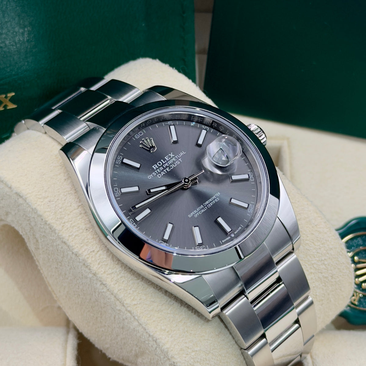 Rolex Datejust 41 Rhodium Smooth Oyster 126300 - Full Set (2018)