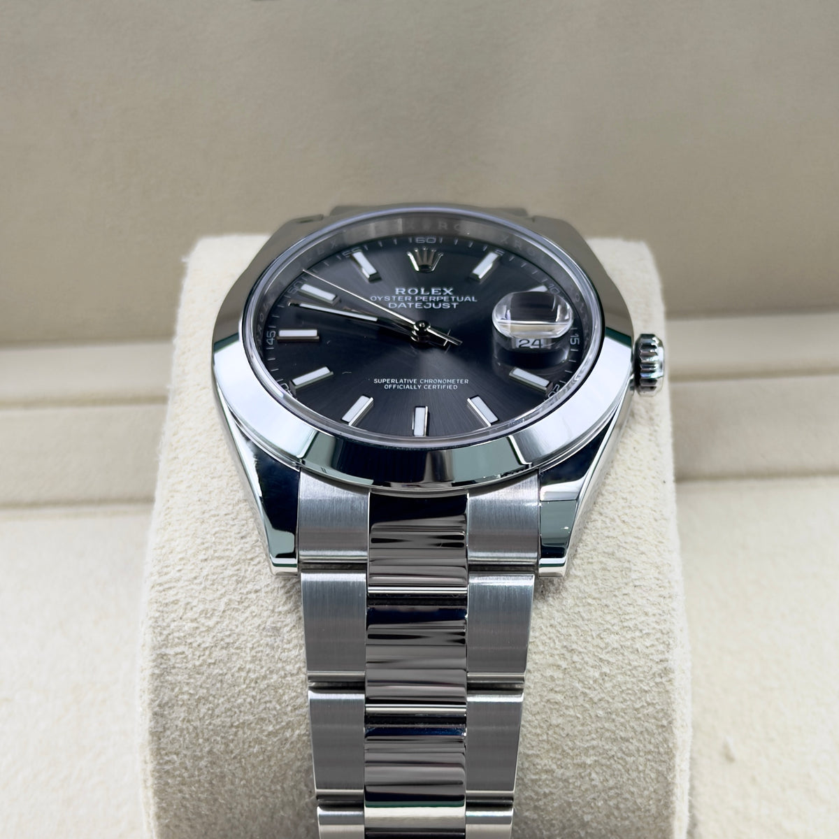 Rolex Datejust 41 Rhodium Smooth Oyster 126300 - Full Set (2018)