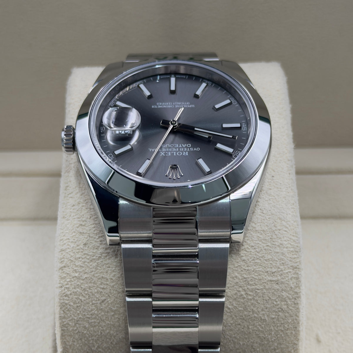 Rolex Datejust 41 Rhodium Smooth Oyster 126300 - Full Set (2018)