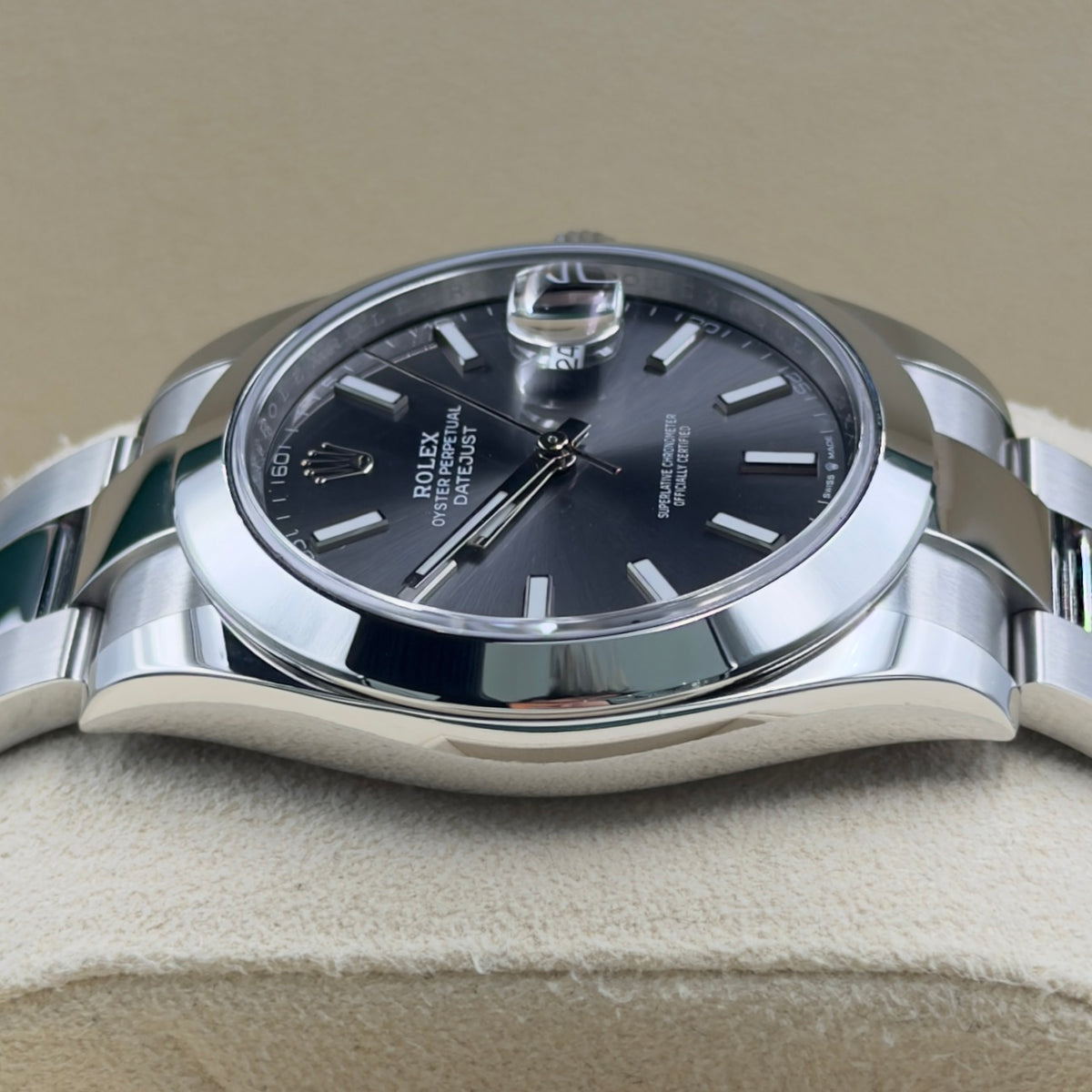 Rolex Datejust 41 Rhodium Smooth Oyster 126300 - Full Set (2018)