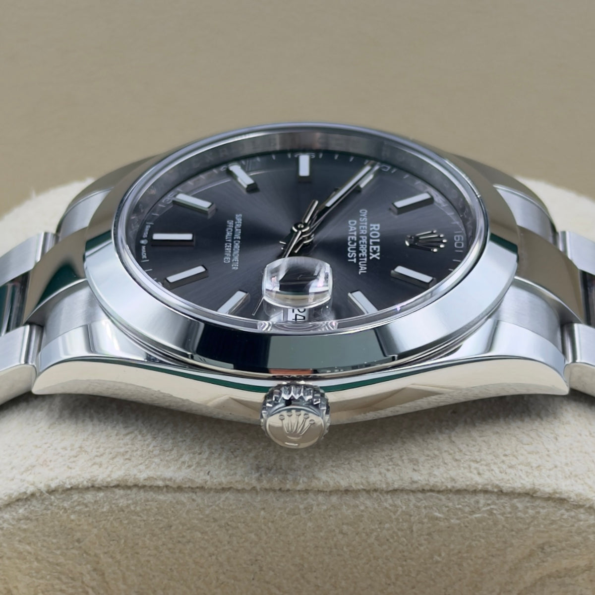 Rolex Datejust 41 Rhodium Smooth Oyster 126300 - Full Set (2018)