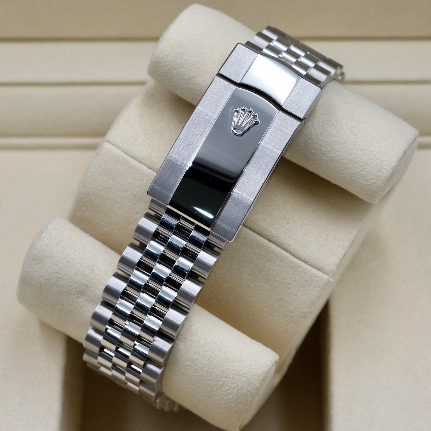 Datejust 41 Silver Baton Dial 126334 - Full Set (2025)