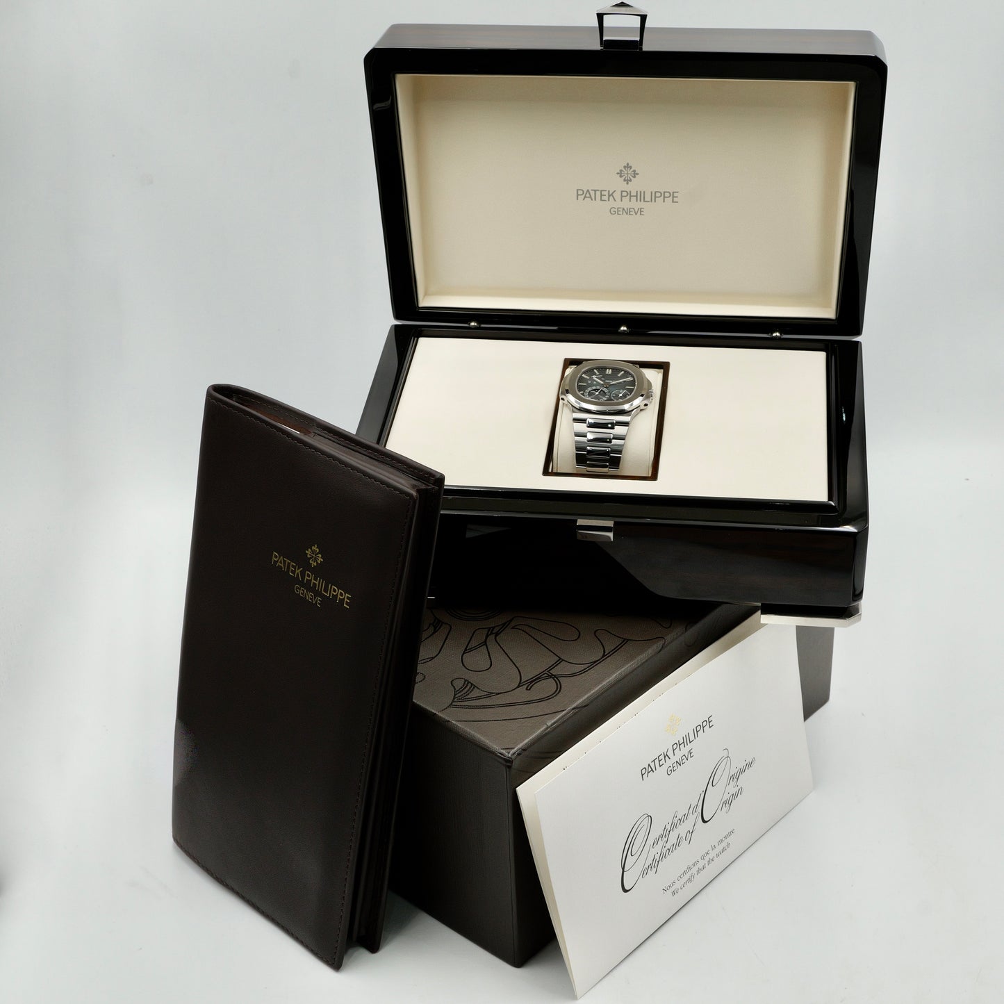 Patek Philippe Nautilus 5712/1A-001 - Full Set (2013)