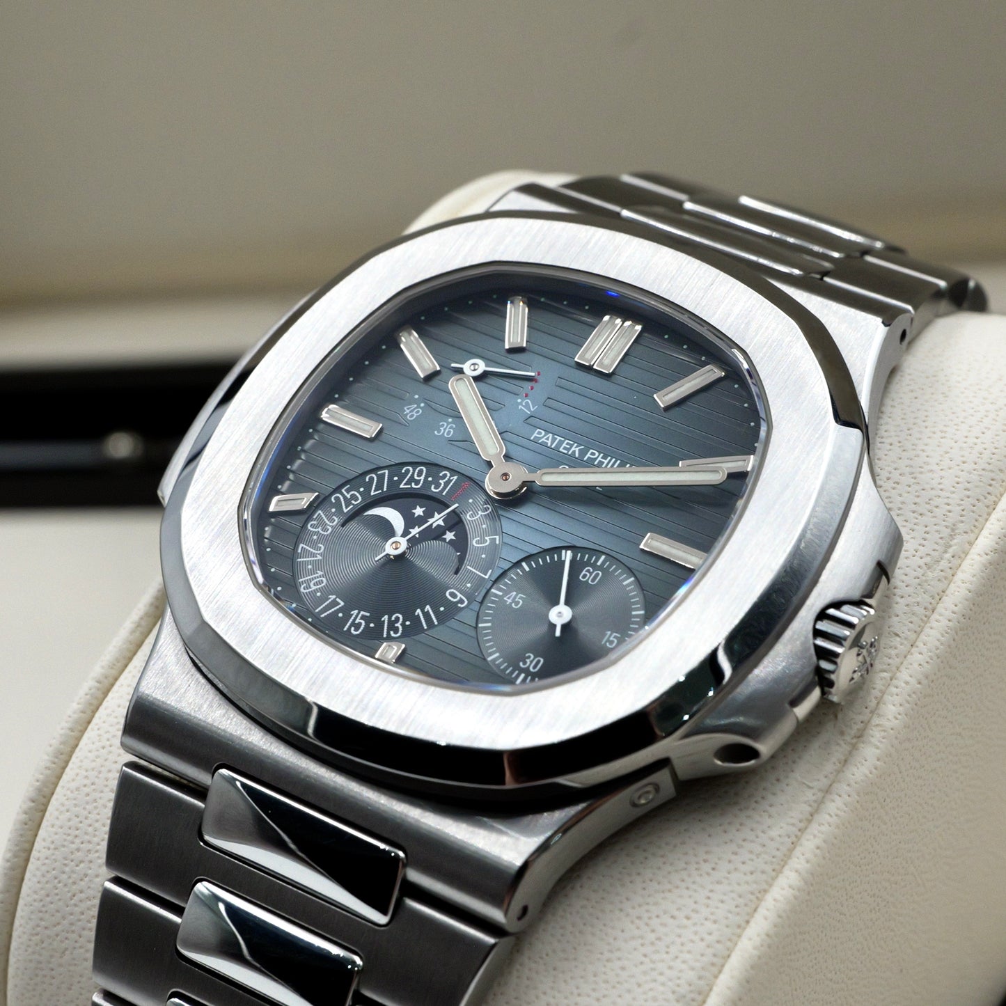 Patek Philippe Nautilus 5712/1A-001 - Full Set (2013)