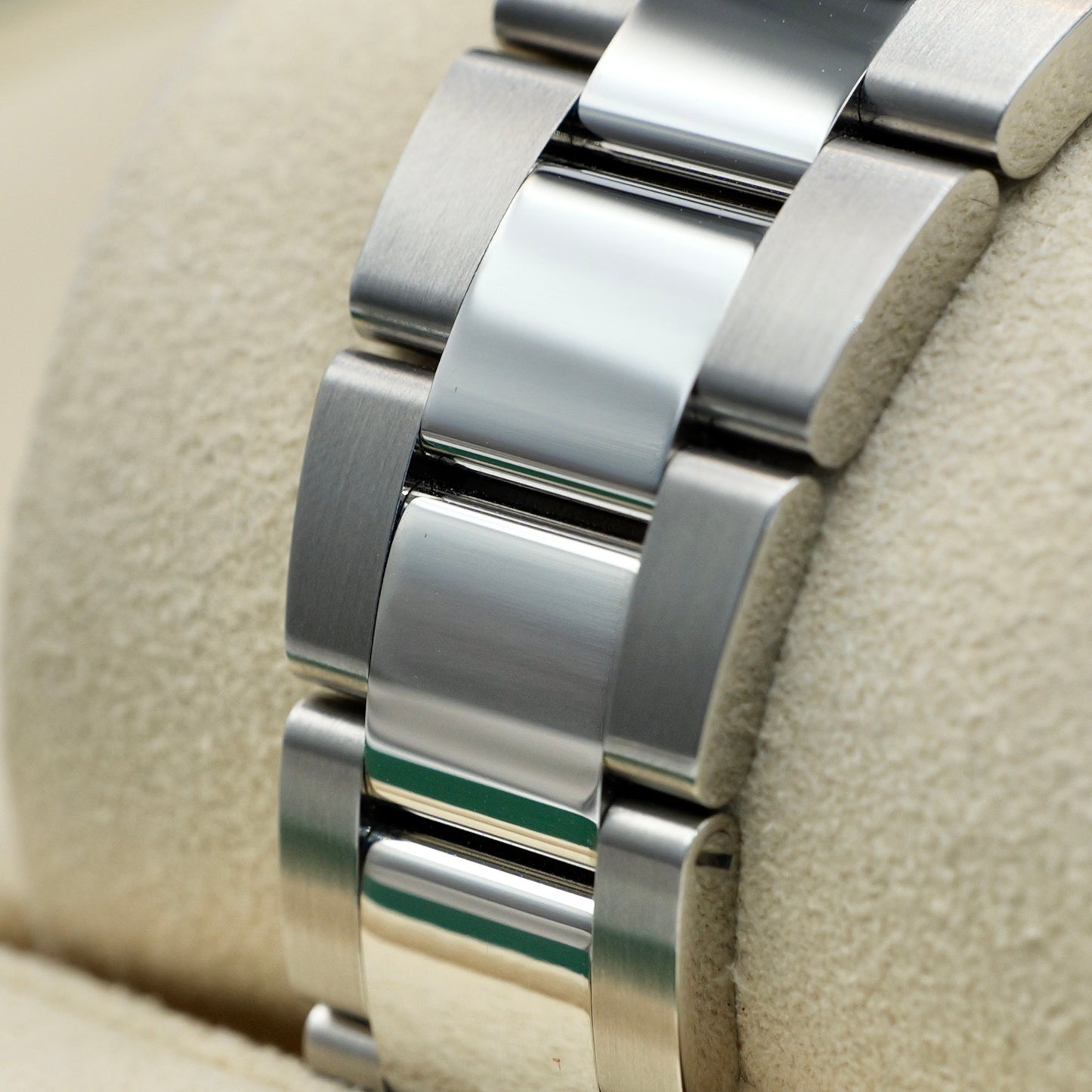 Rolex Datejust 41 White Roman Numeral Dial Smooth Bezel 126300 - Full Set (2024)