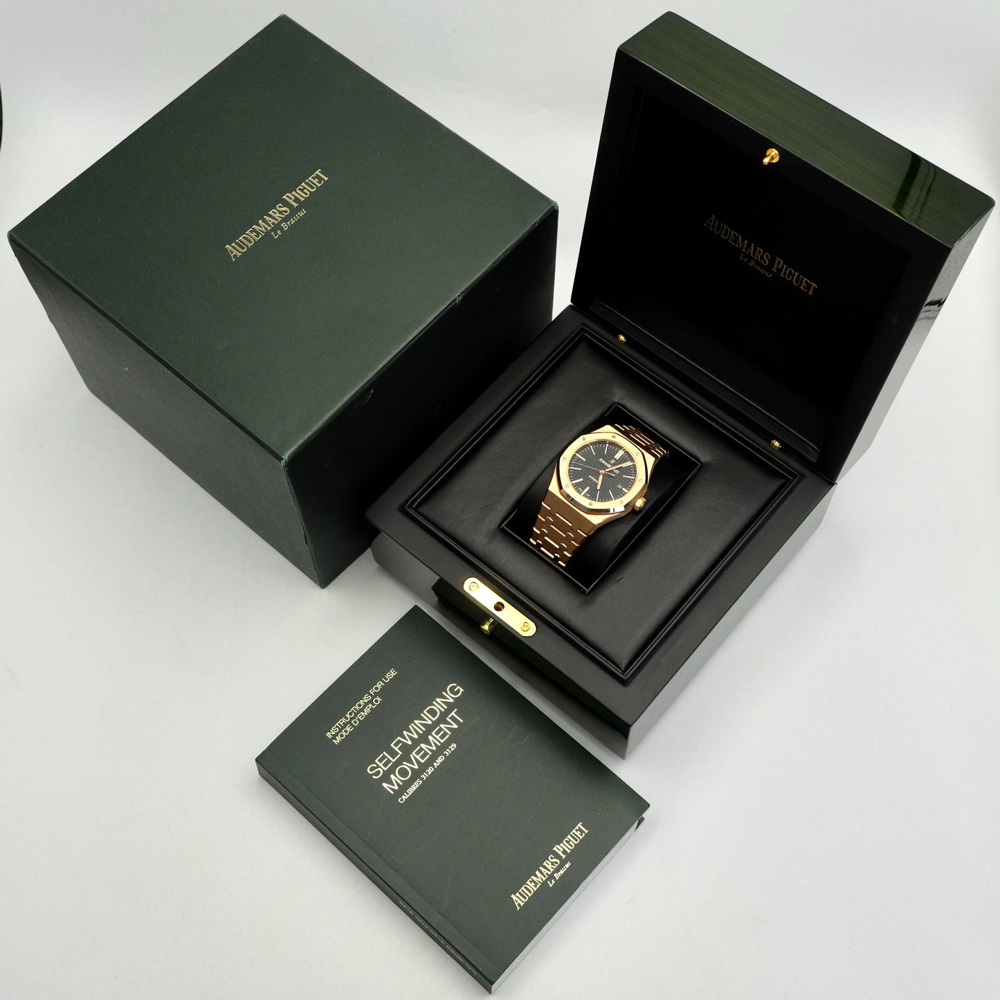 Audemars Piguet Royal Oak Selfwinding 15400OR Black Dial - Full Set (2016)