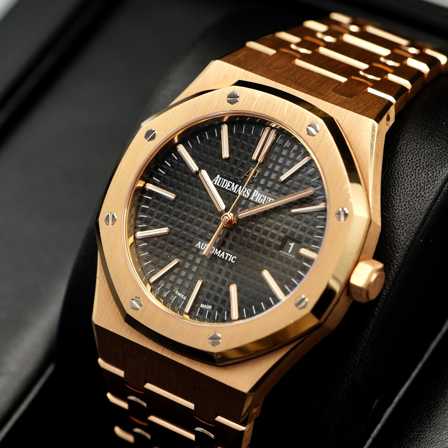 Audemars Piguet Royal Oak Selfwinding 15400OR Black Dial - Full Set (2016)