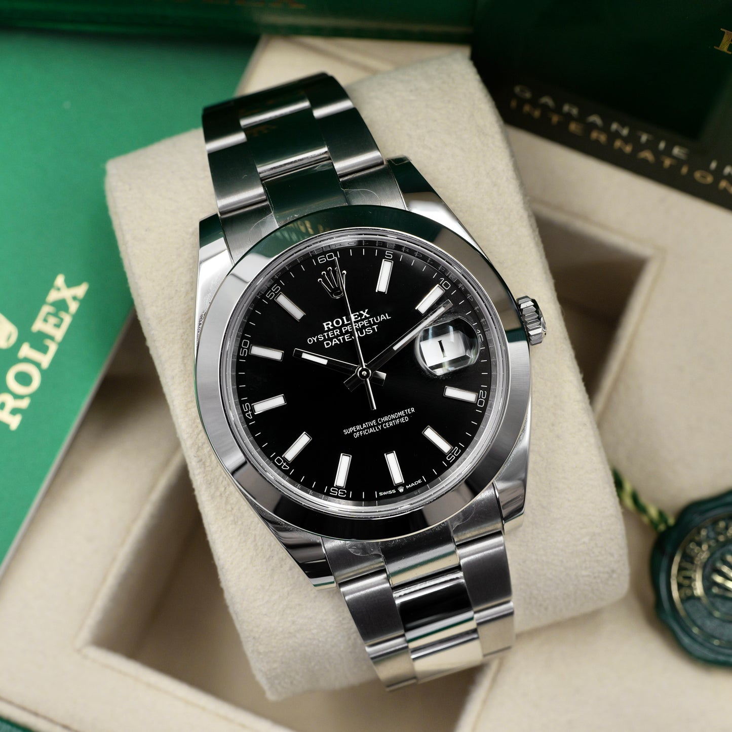 Rolex Datejust 41 Black Dial Smooth Bezel 126300 - Full Set (2024)