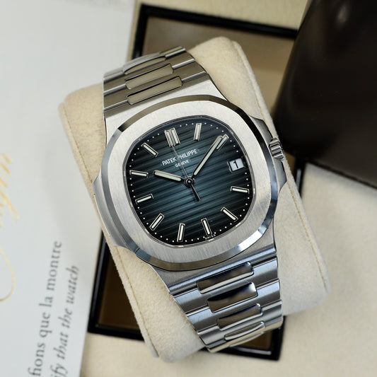 Patek Philippe Nautilus 5711/1A - Full Set (2017)
