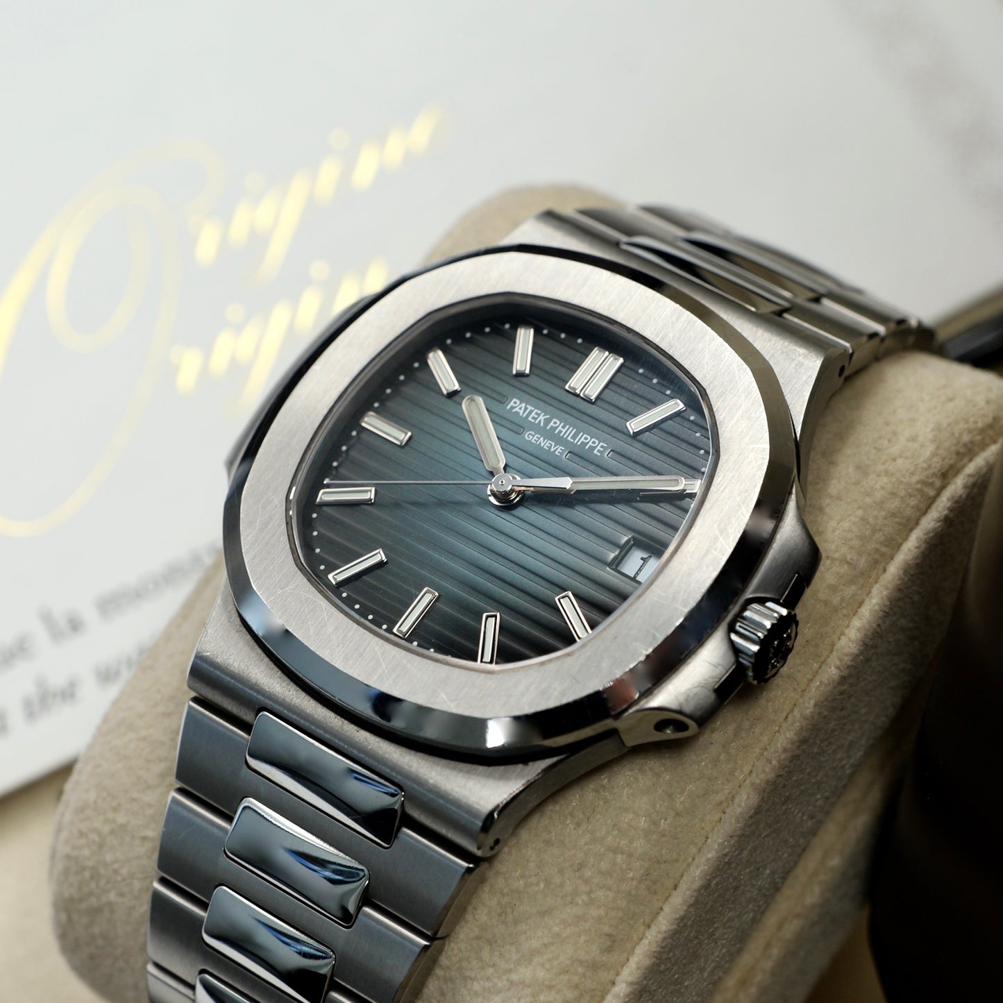 Patek Philippe Nautilus 5711/1A - Full Set (2017)