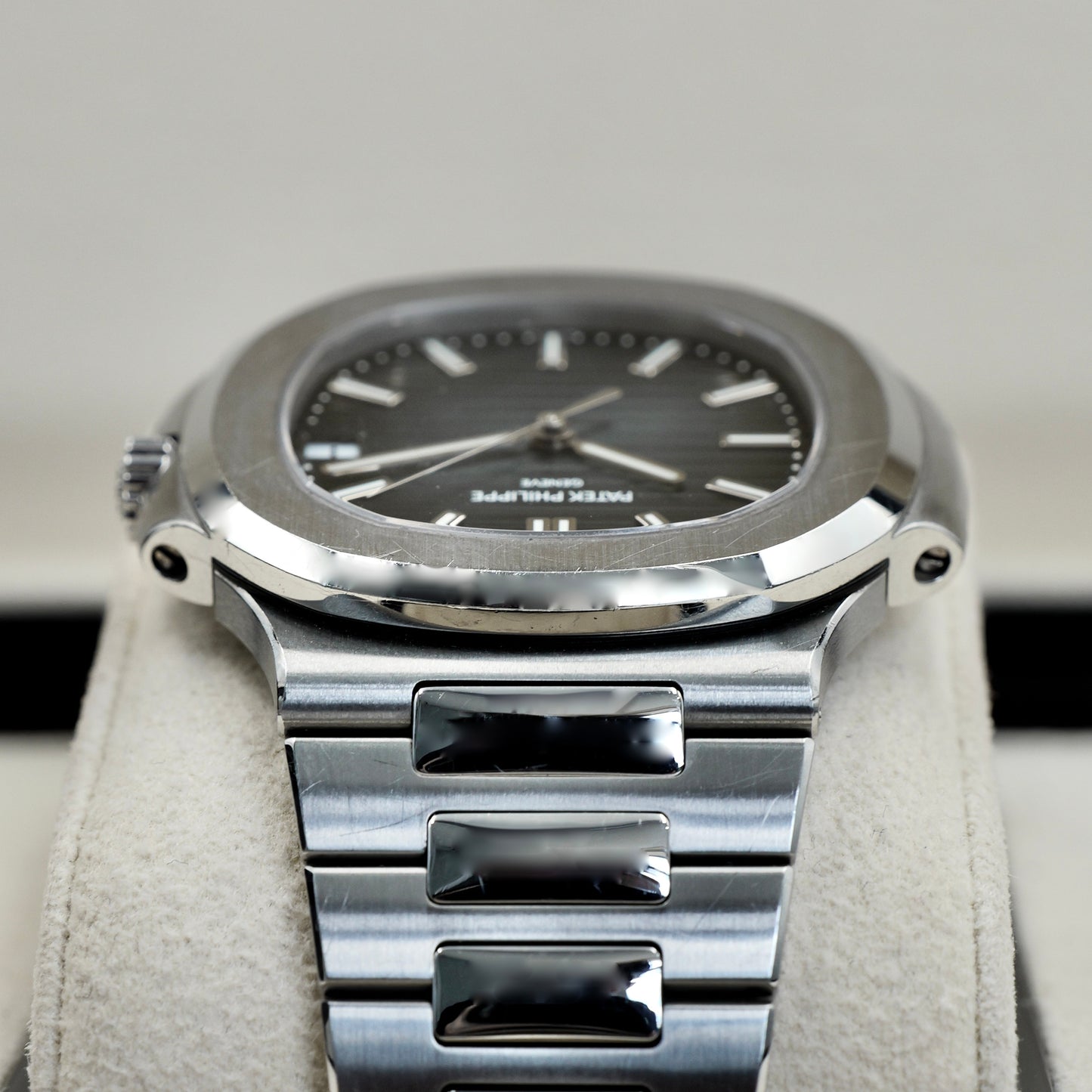 Patek Philippe Nautilus 5711/1A - Full Set (2017)