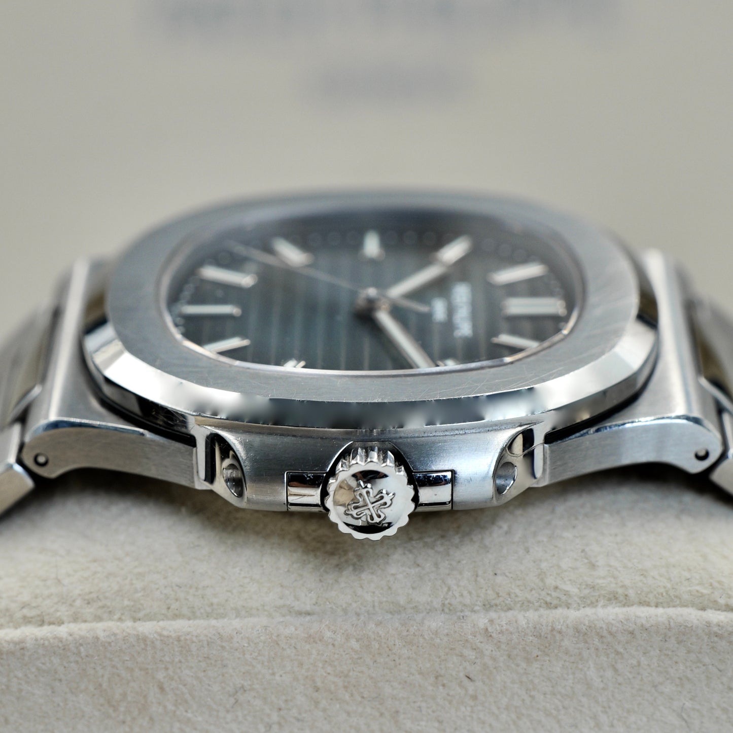 Patek Philippe Nautilus 5711/1A - Full Set (2017)