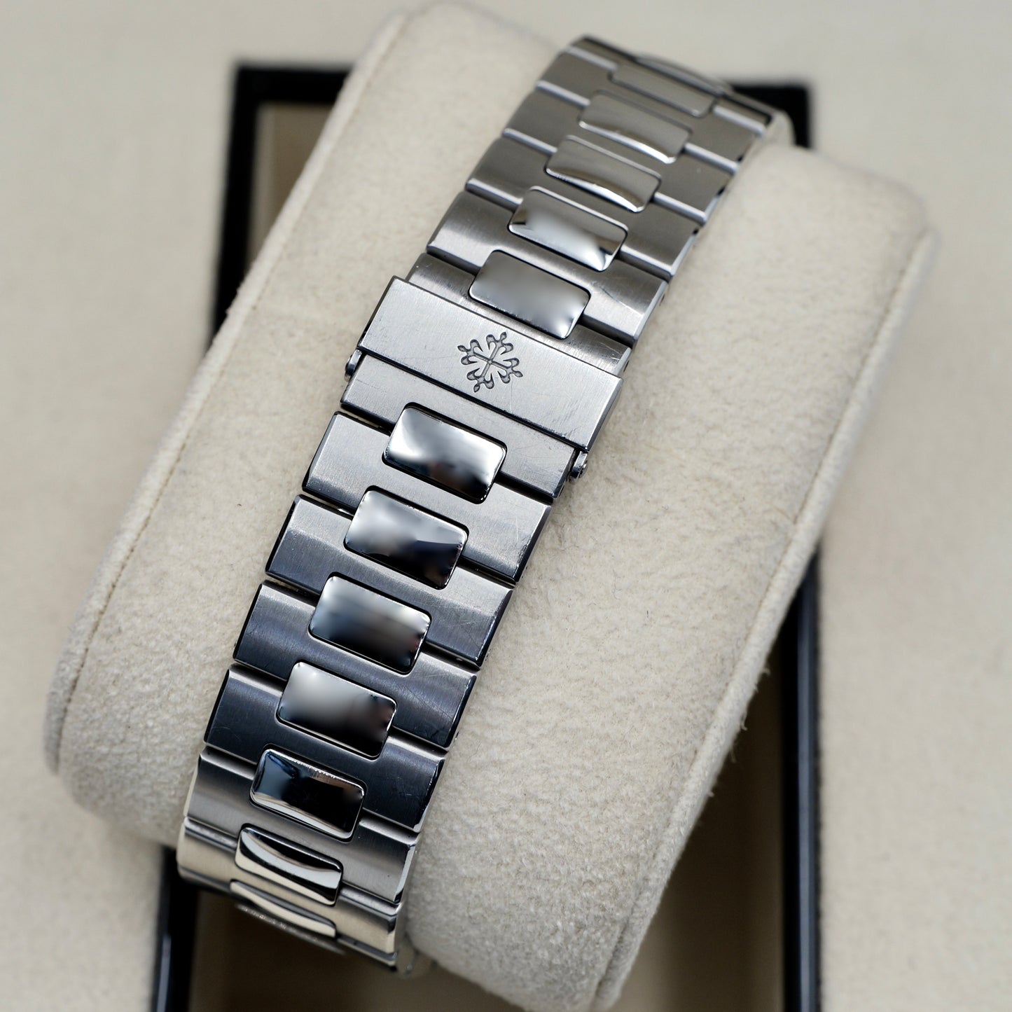 Patek Philippe Nautilus 5711/1A - Full Set (2017)