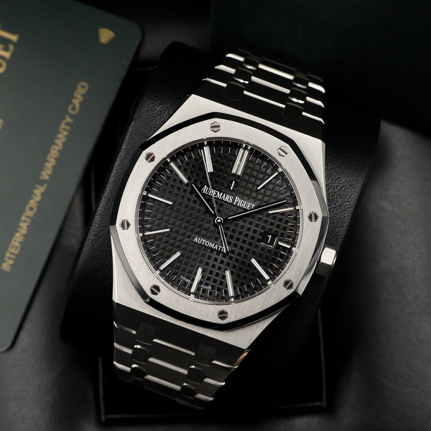 Audemars Piguet Royal Oak Selfwinding Black Dial 15400ST - Full Set (2018)