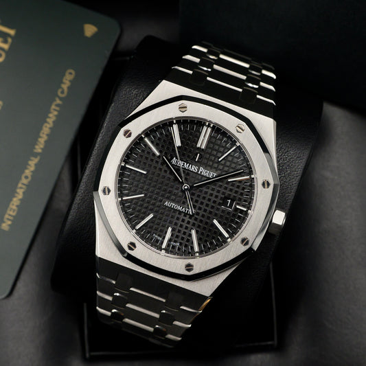 Audemars Piguet Royal Oak Selfwinding Black Dial 15400ST - Full Set (2018)
