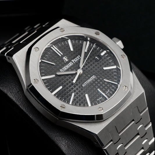 Audemars Piguet Royal Oak Selfwinding Black Dial 15400ST - Full Set (2018)