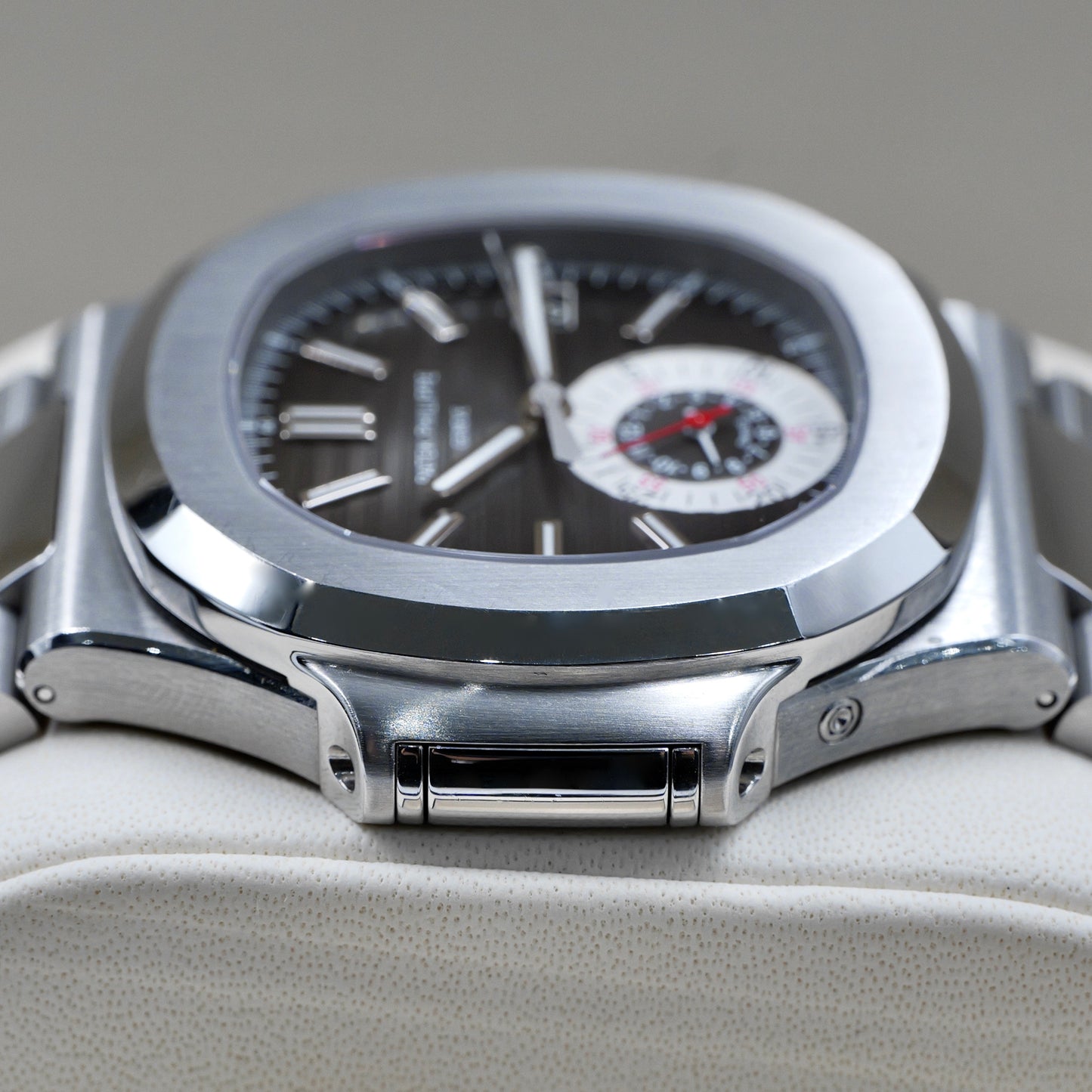 Patek Philippe Nautilus Black Dial 5980/1A-014 - Full Set (2014)