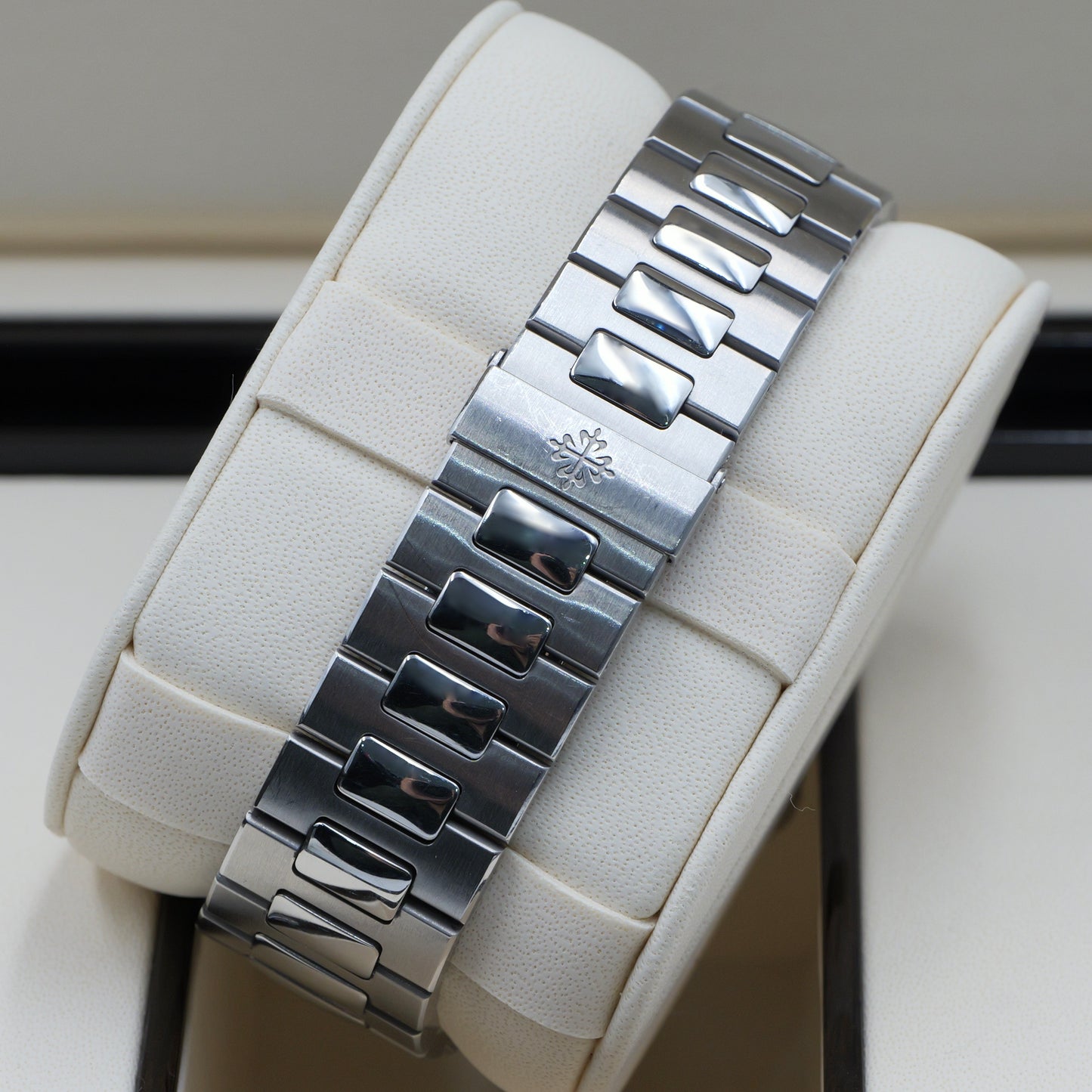 Patek Philippe Nautilus Black Dial 5980/1A-014 - Full Set (2014)