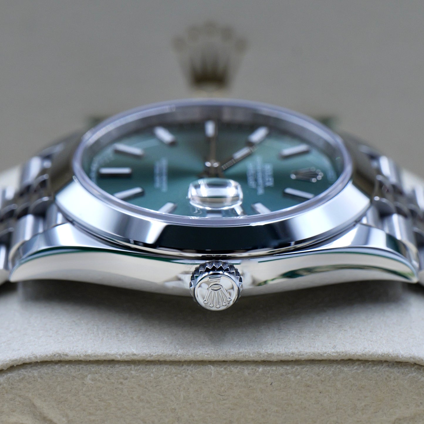 Rolex Datejust 41 Mint Green Smooth Jubilee 126300 - Full Set (2025)