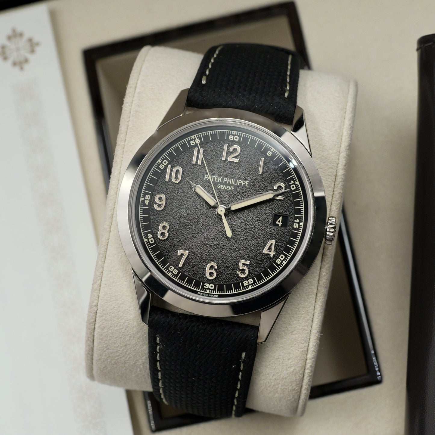 Patek Philippe Calatrava 5226G-001 - Full Set (2024)