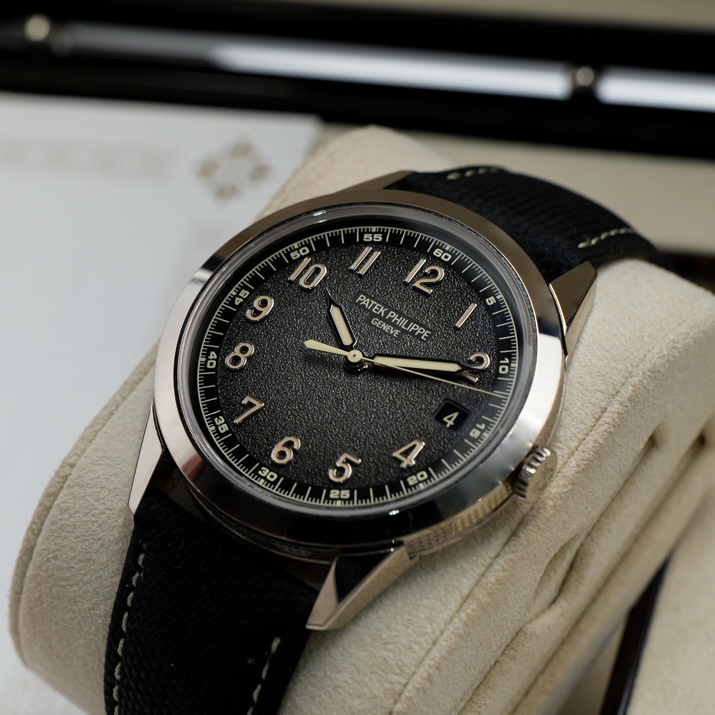 Patek Philippe Calatrava 5226G-001 - Full Set (2024)