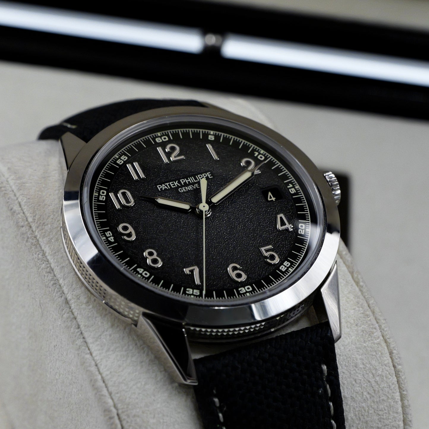 Patek Philippe Calatrava 5226G-001 - Full Set (2024)