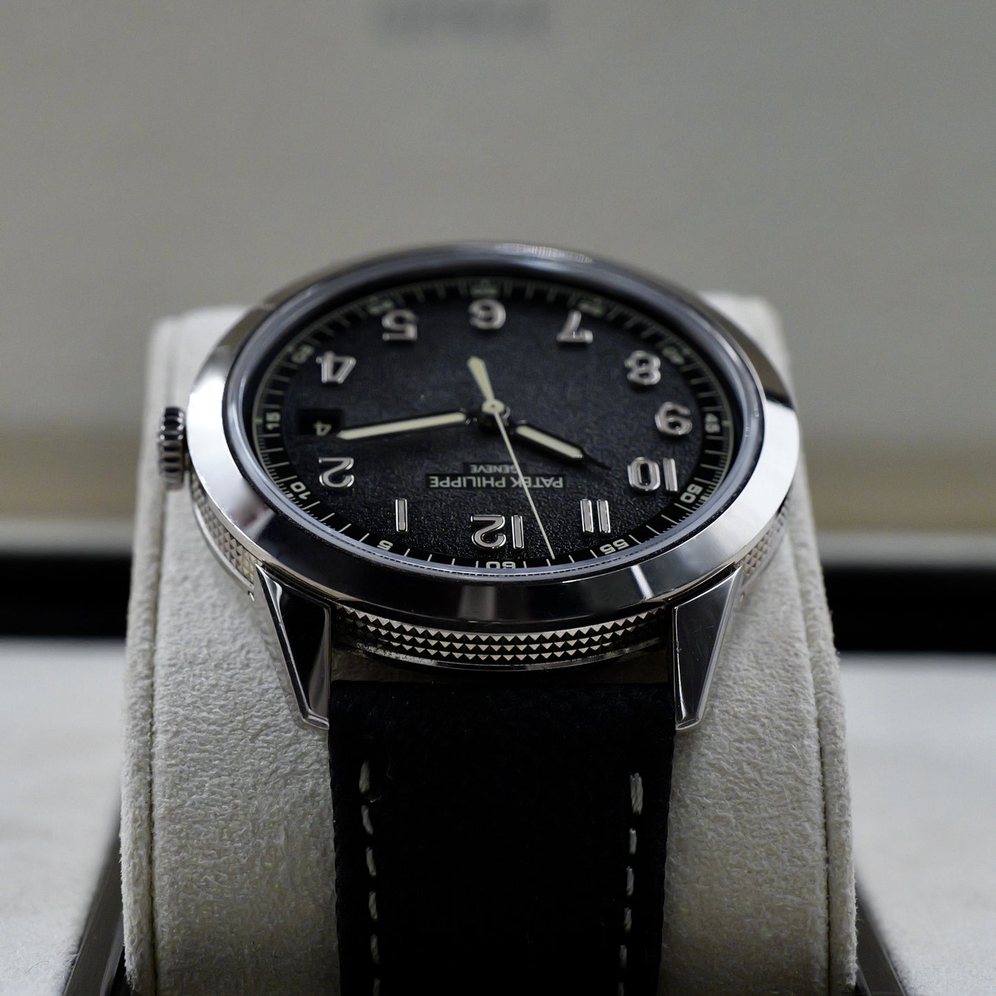 Patek Philippe Calatrava 5226G-001 - Full Set (2024)