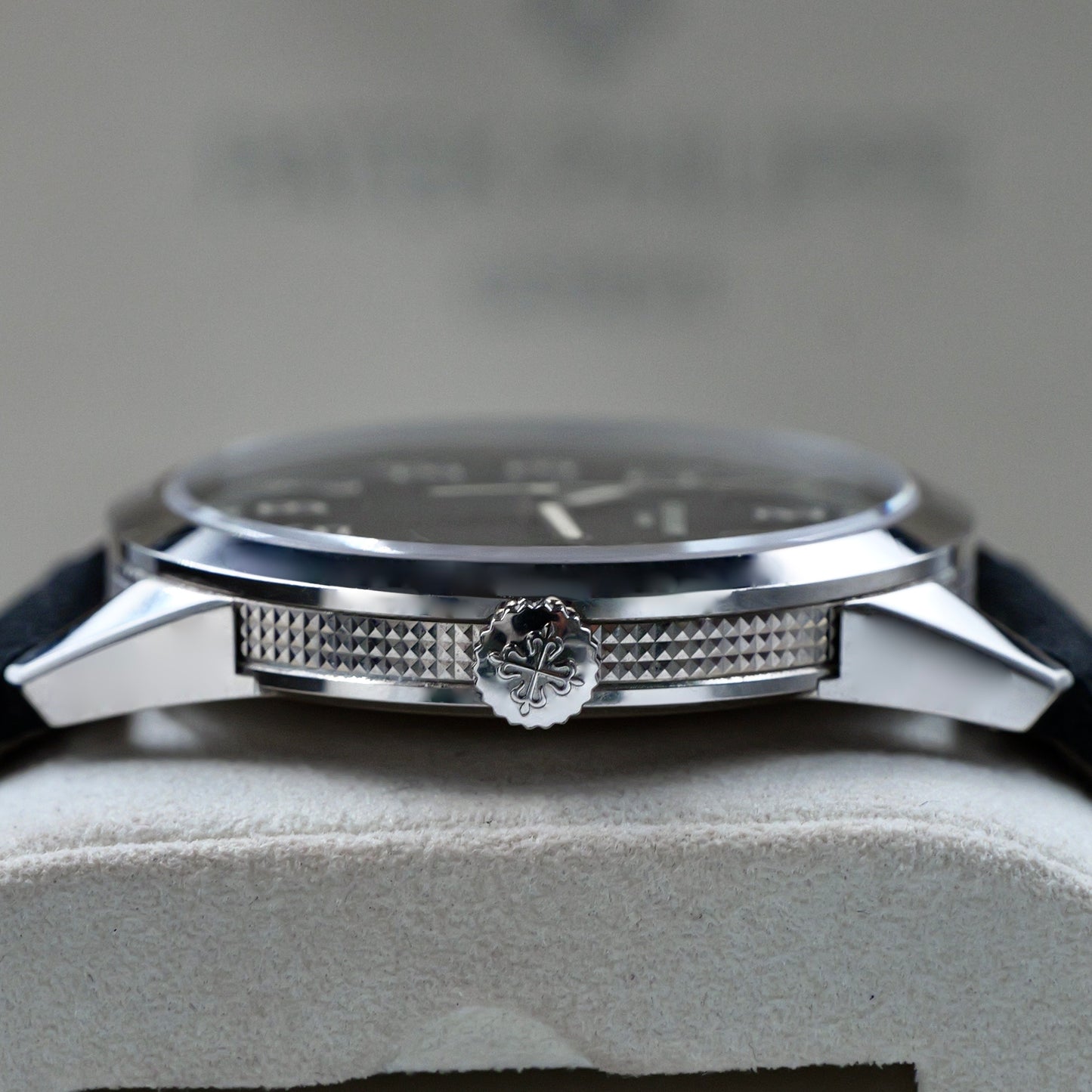 Patek Philippe Calatrava 5226G-001 - Full Set (2024)