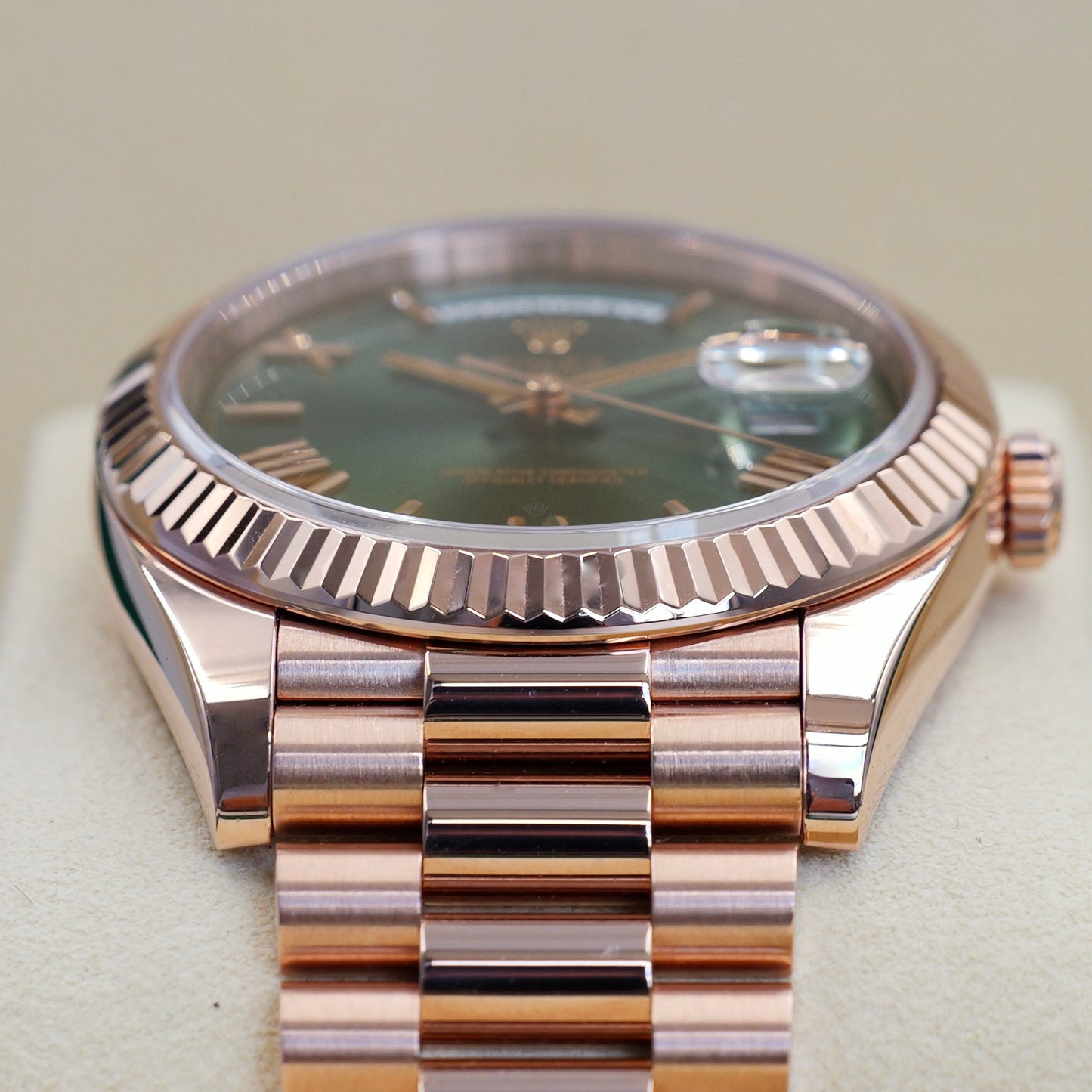Rolex Day-Date 40 Olive Rose Gold 228235 - Full Set (2022)