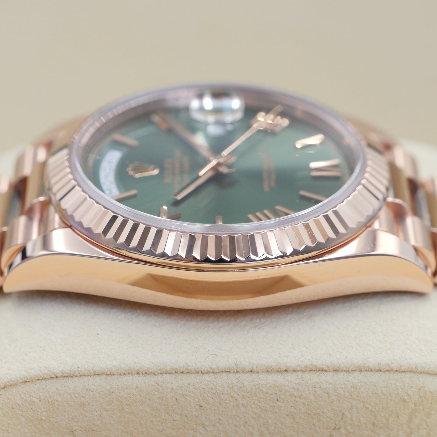 Rolex Day-Date 40 Olive Rose Gold 228235 - Full Set (2022)