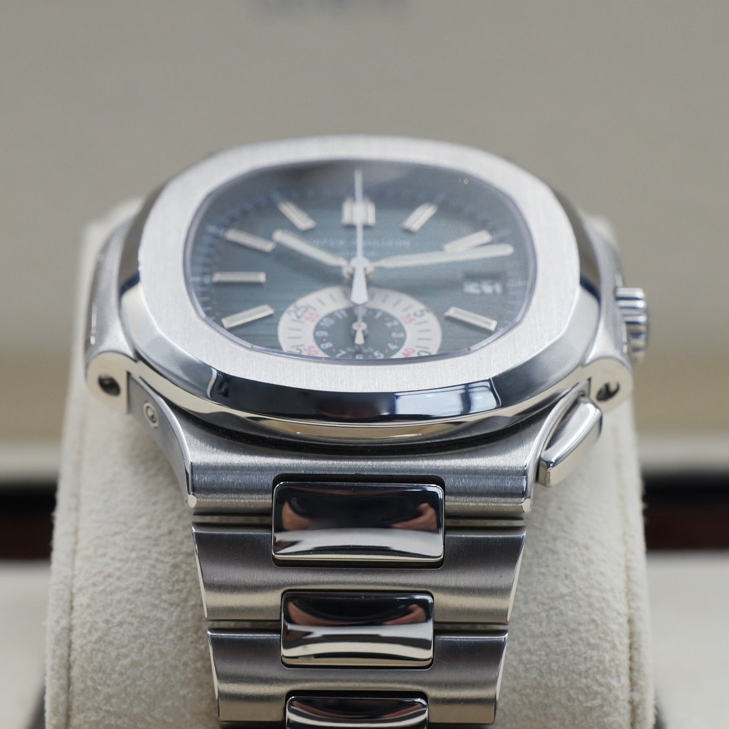 Patek Philippe Nautilus Blue Dial 5980/1A-001 - Full Set (2007)