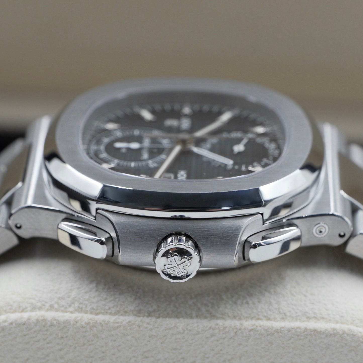 Patek Philippe Nautilus 5990/1A-011 - Full Set (2024)