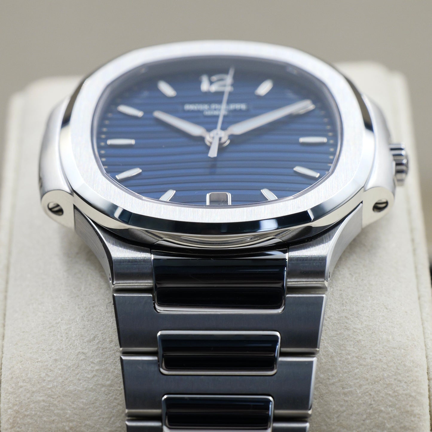 Patek Philippe Nautilus 7118/1A-001 - Full Set (2025)