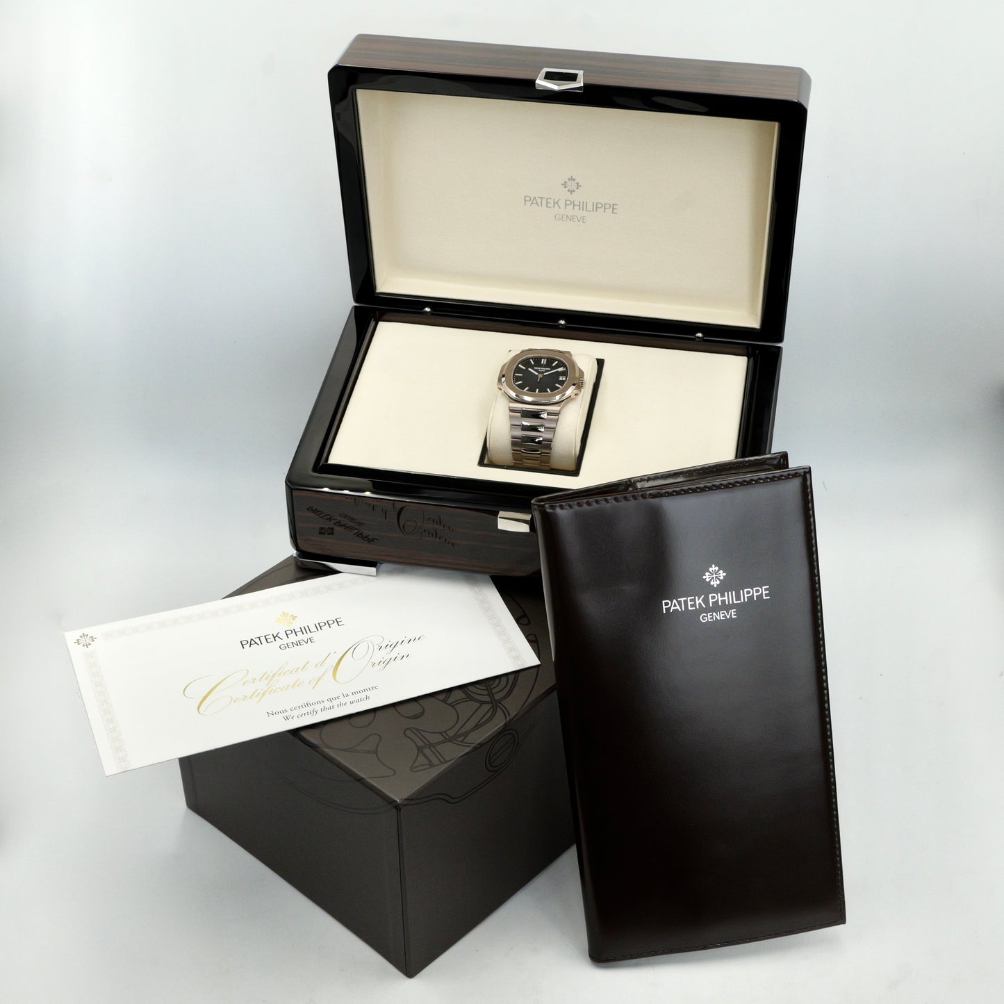 Patek Philippe Nautilus White Gold 5811/1G-001 - Full Set (2022)