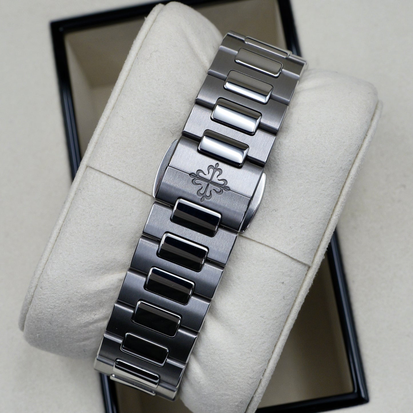Patek Philippe Nautilus 7118/1A-011 - Full Set (2023)
