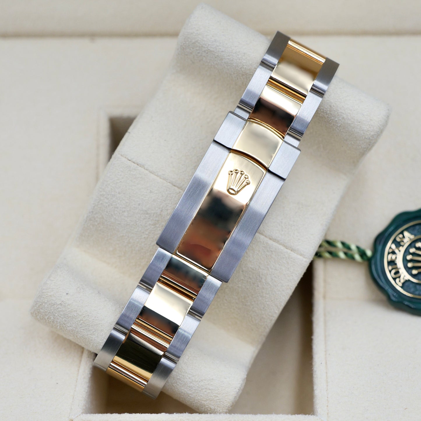 Rolex Datejust 41 Black Dial Steel and Yellow Gold 126333 - Full Set (2021)