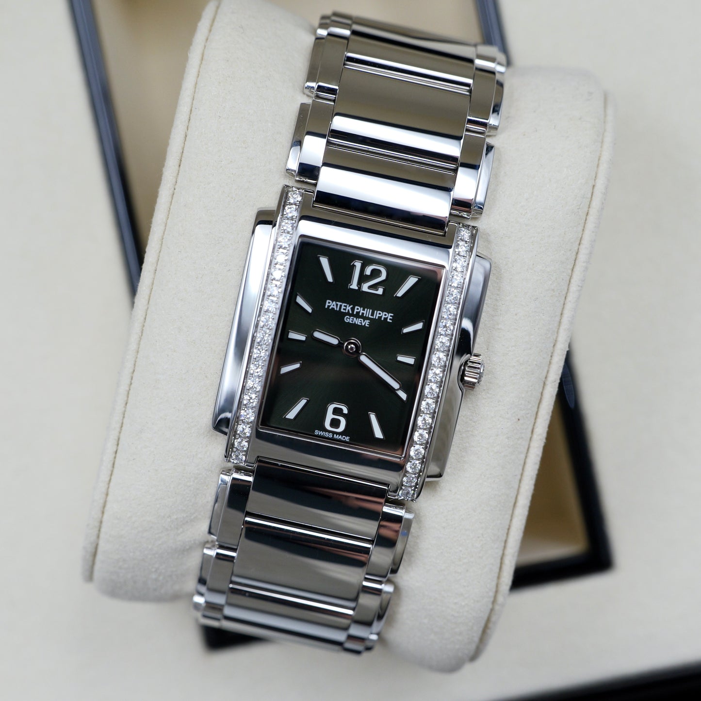 Patek Philippe Twenty~4 Sunburst Green 4910/1200A Full Set (2025)