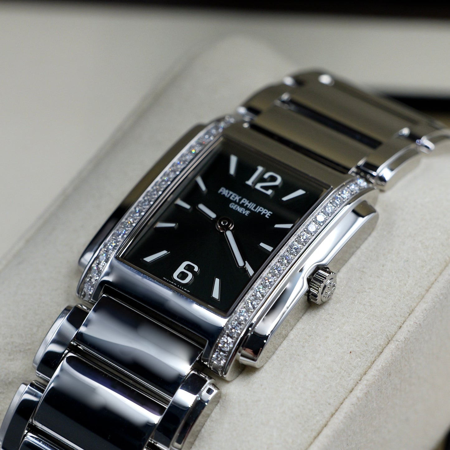 Patek Philippe Twenty~4 Sunburst Green 4910/1200A Full Set (2025)