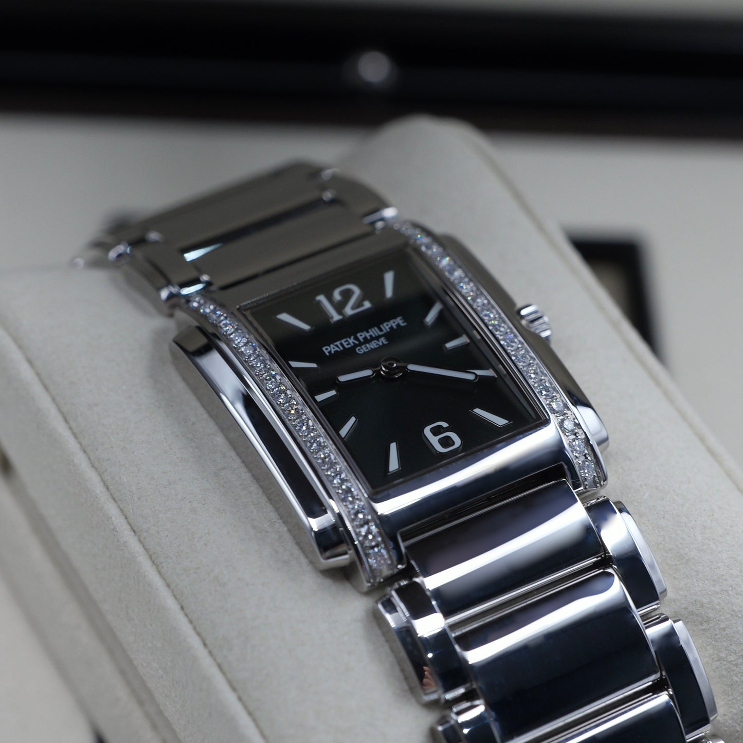 Patek Philippe Twenty~4 Sunburst Green 4910/1200A Full Set (2025)