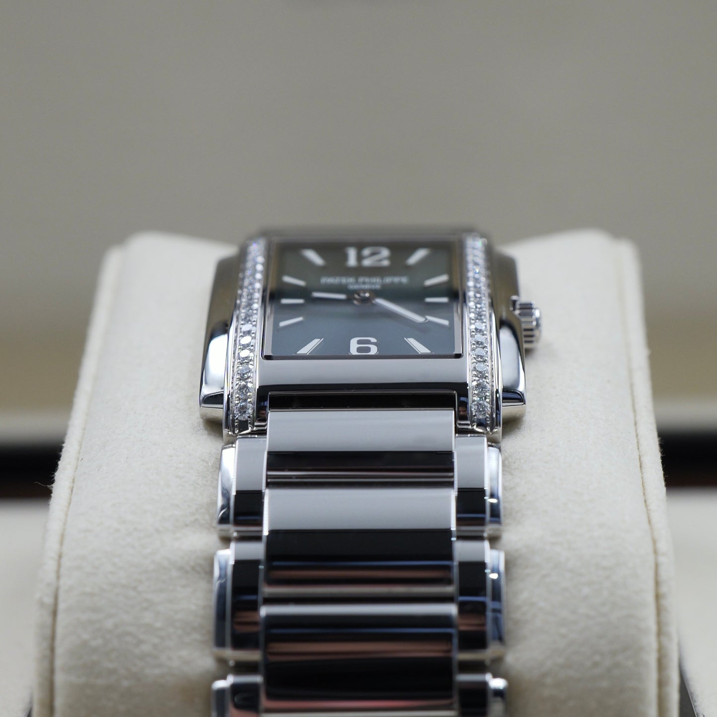 Patek Philippe Twenty~4 Sunburst Green 4910/1200A Full Set (2025)