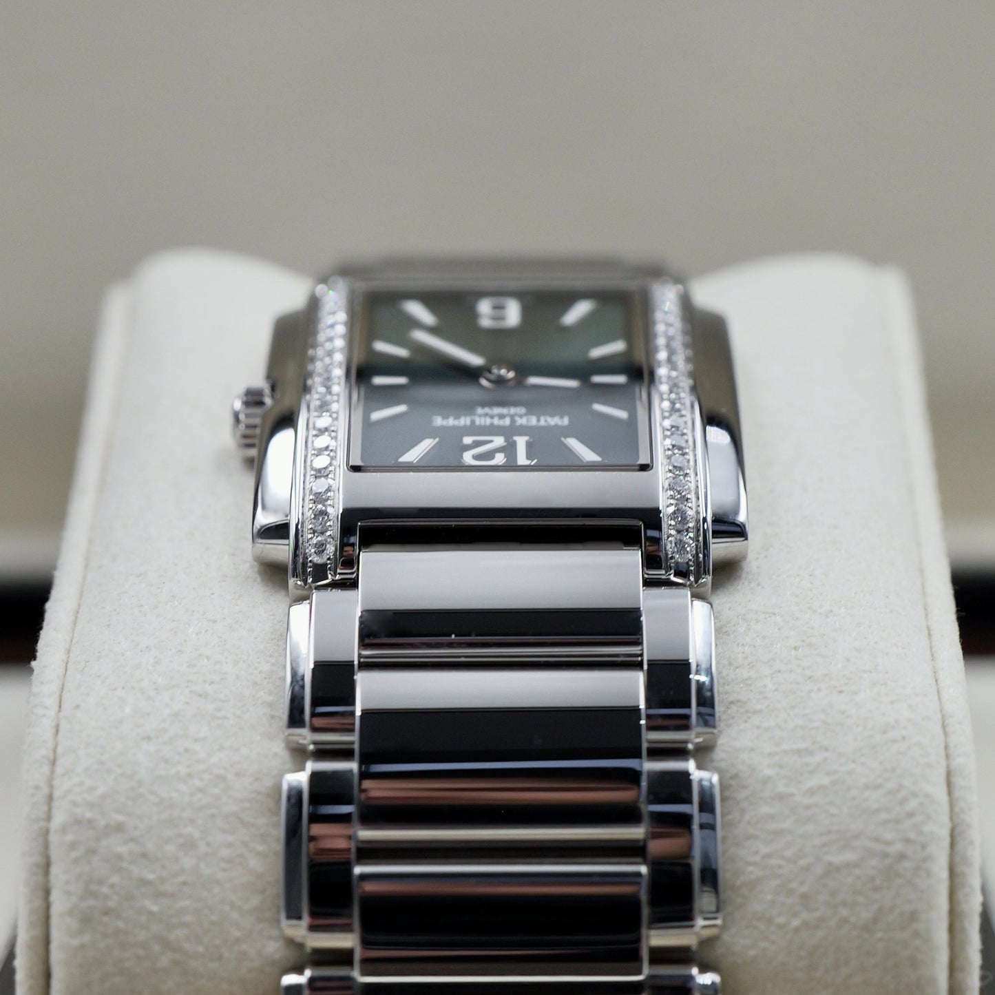 Patek Philippe Twenty~4 Sunburst Green 4910/1200A Full Set (2025)